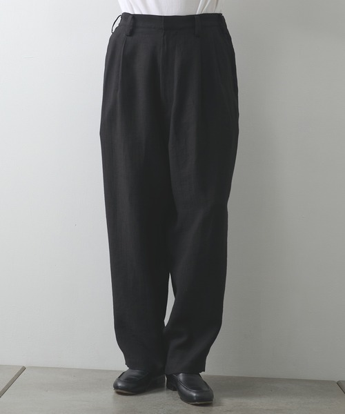 UJOH(ウジョー)の「【UJOH HOMME】Wide 2 Tuck PNT(スラックス・メンズ・ブラック/ブラウン・5/4)」の2枚目の写真