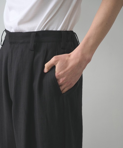 UJOH(ウジョー)の「【UJOH HOMME】Wide 2 Tuck PNT(スラックス・メンズ・ブラック/ブラウン・5/4)」の10枚目の写真