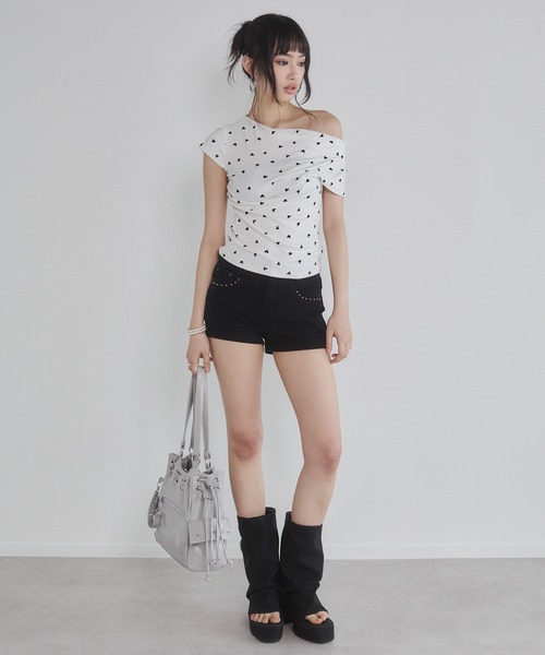 ENVYM(アンビー)の「ハートプリントオフショルトップス(Tシャツ/カットソー・レディース・ホワイト/カーキ/ブラック/グレー・FREE)」の20枚目の写真