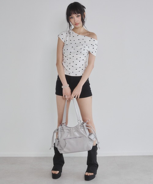ENVYM(アンビー)の「ハートプリントオフショルトップス(Tシャツ/カットソー・レディース・ホワイト/カーキ/ブラック/グレー・FREE)」の14枚目の写真