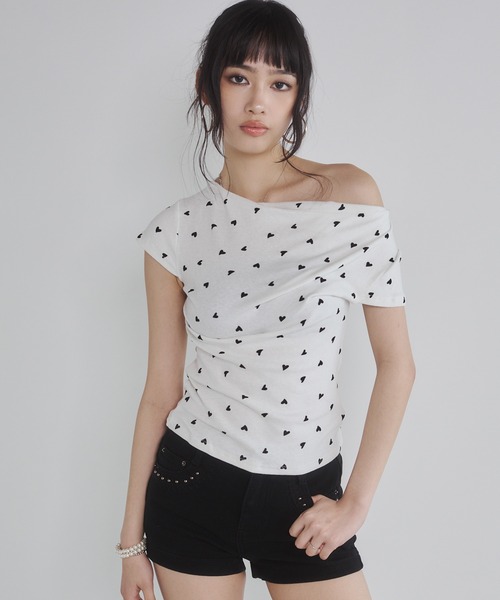 ENVYM(アンビー)の「ハートプリントオフショルトップス(Tシャツ/カットソー・レディース・ホワイト/カーキ/ブラック/グレー・FREE)」の13枚目の写真