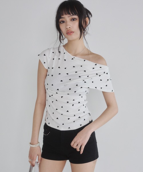 ENVYM(アンビー)の「ハートプリントオフショルトップス(Tシャツ/カットソー・レディース・ホワイト/カーキ/ブラック/グレー・FREE)」の15枚目の写真