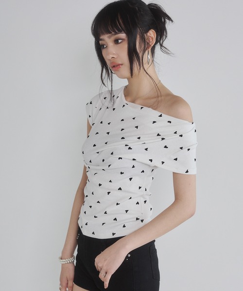 ENVYM(アンビー)の「ハートプリントオフショルトップス(Tシャツ/カットソー・レディース・ホワイト/カーキ/ブラック/グレー・FREE)」の16枚目の写真