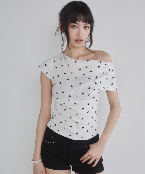 ENVYM(アンビー)の「ハートプリントオフショルトップス(Tシャツ/カットソー・レディース・ホワイト/カーキ/ブラック/グレー・FREE)」の17枚目の写真