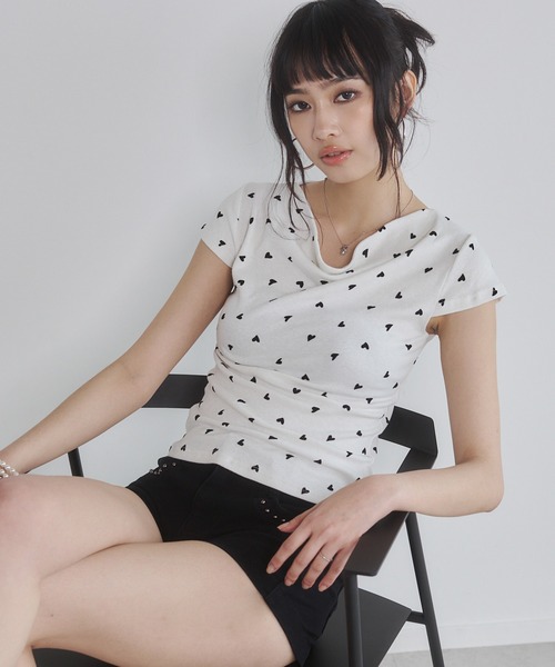 ENVYM(アンビー)の「ハートプリントオフショルトップス(Tシャツ/カットソー・レディース・ホワイト/カーキ/ブラック/グレー・FREE)」の18枚目の写真