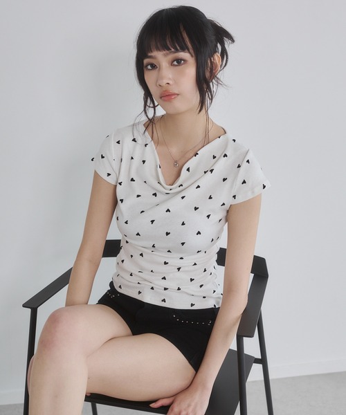 ENVYM(アンビー)の「ハートプリントオフショルトップス(Tシャツ/カットソー・レディース・ホワイト/カーキ/ブラック/グレー・FREE)」の19枚目の写真