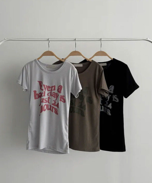 VIVID LADY(ビビッドレディー)の「フロントロゴ 半袖Tシャツ(Tシャツ/カットソー・レディース・グレー/カーキ/ブラック・FREE)」の11枚目の写真