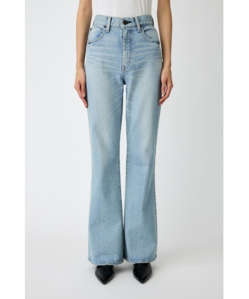 MOUSSY（マウジー）の「【シリーズ累計24万本販売】MVS L/BLU FLARE（デニムパンツ・レディース・ライトブルー・22inch/23inch/24inch/25inch/26inch/27inch/28inch）」の2枚目の写真