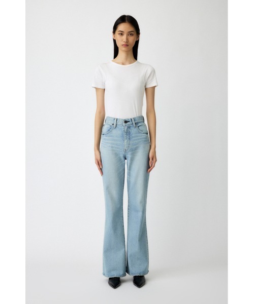 MOUSSY（マウジー）の「【シリーズ累計24万本販売】MVS L/BLU FLARE（デニムパンツ・レディース・ライトブルー・22inch/23inch/24inch/25inch/26inch/27inch/28inch）」の3枚目の写真