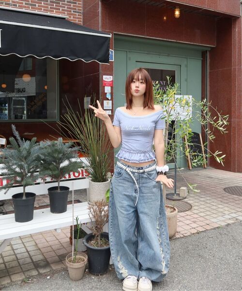 NICK&NICOLE（ニックアンドニコール）の「OFF-SHOULDER FRILL CROP TOP_GRAY（Tシャツ/カットソー・レディース・その他・FREE）」の6枚目の写真