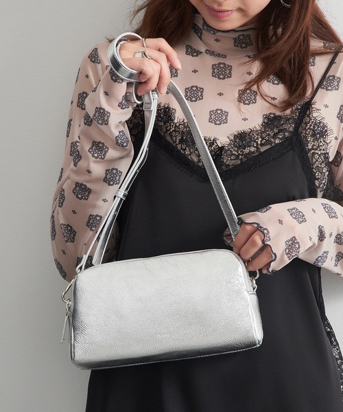 Beau're(ヴュレ)の「【BEAURE】≪別注≫Triple-Zip Cow Leather Shoulder Bag トリプルファスナーレザーショルダーバッグ 3ポケット ビュレ(ショルダーバッグ・レディース・シルバー/ブラック/ライトイエロー/グレイッシュベージュ/ダークブラウン・FREE)」の5枚目の写真