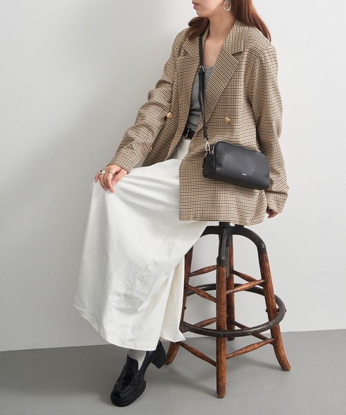 Beau're(ヴュレ)の「【BEAURE】≪別注≫Triple-Zip Cow Leather Shoulder Bag トリプルファスナーレザーショルダーバッグ 3ポケット ビュレ(ショルダーバッグ・レディース・シルバー/ブラック/ライトイエロー/グレイッシュベージュ/ダークブラウン・FREE)」の10枚目の写真