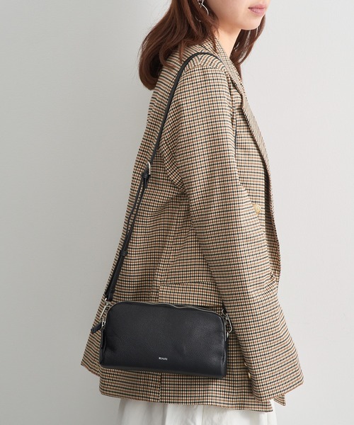 Beau're(ヴュレ)の「【BEAURE】≪別注≫Triple-Zip Cow Leather Shoulder Bag トリプルファスナーレザーショルダーバッグ 3ポケット ビュレ(ショルダーバッグ・レディース・シルバー/ブラック/ライトイエロー/グレイッシュベージュ/ダークブラウン・FREE)」の8枚目の写真