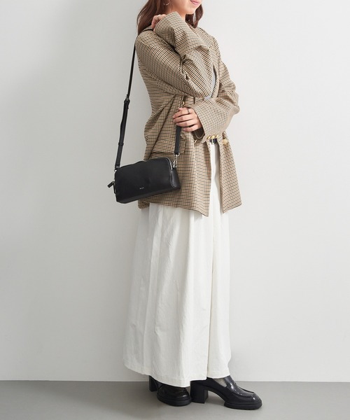 Beau're(ヴュレ)の「【BEAURE】≪別注≫Triple-Zip Cow Leather Shoulder Bag トリプルファスナーレザーショルダーバッグ 3ポケット ビュレ(ショルダーバッグ・レディース・シルバー/ブラック/ライトイエロー/グレイッシュベージュ/ダークブラウン・FREE)」の11枚目の写真
