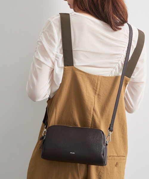 Beau're(ヴュレ)の「【BEAURE】≪別注≫Triple-Zip Cow Leather Shoulder Bag トリプルファスナーレザーショルダーバッグ 3ポケット ビュレ(ショルダーバッグ・レディース・シルバー/ブラック/ライトイエロー/グレイッシュベージュ/ダークブラウン・FREE)」の14枚目の写真