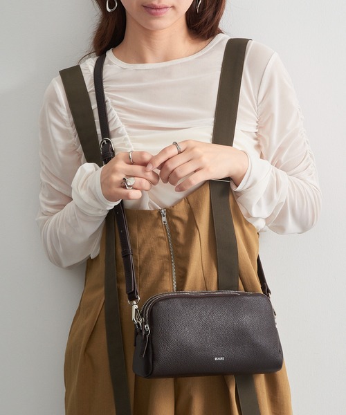 Beau're(ヴュレ)の「【BEAURE】≪別注≫Triple-Zip Cow Leather Shoulder Bag トリプルファスナーレザーショルダーバッグ 3ポケット ビュレ(ショルダーバッグ・レディース・シルバー/ブラック/ライトイエロー/グレイッシュベージュ/ダークブラウン・FREE)」の15枚目の写真