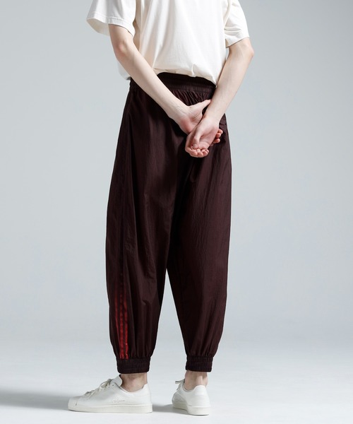 Y-3(ワイスリー)の「Y-3 GRADIENT 3 STRIPES NYLON TRACK PANTS(その他パンツ・メンズ・バーガンディー・X-SMALL/SMALL/MEDIUM/LARGE)」の2枚目の写真