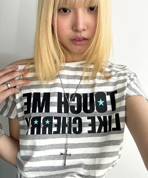 runningHIGH(ランニングハイ)の「A'GEM/9 × .kom 『runningHIGH/ランニングハイ』STRIPE ONE SHOULDER H/S TEE/ストライプワンショルダーTシャツ(Tシャツ/カットソー・レディース・ブラック/グレー・FREE)」の10枚目の写真