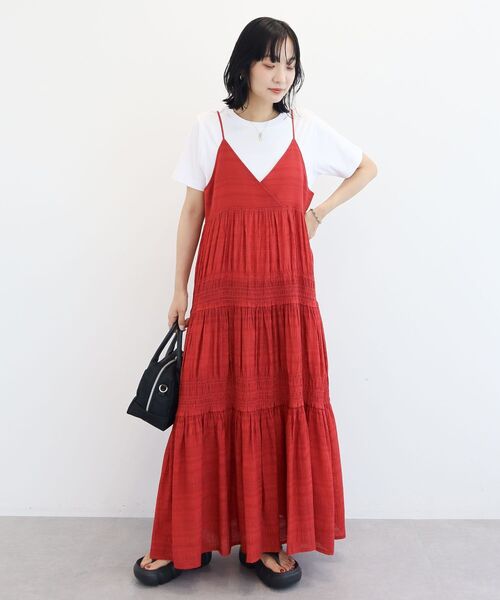 Green Parks(グリーンパークス)の「シャーリングティアードキャミワンピース(ワンピース・レディース・レッド/ブラック/ベージュ・FREE)」の18枚目の写真