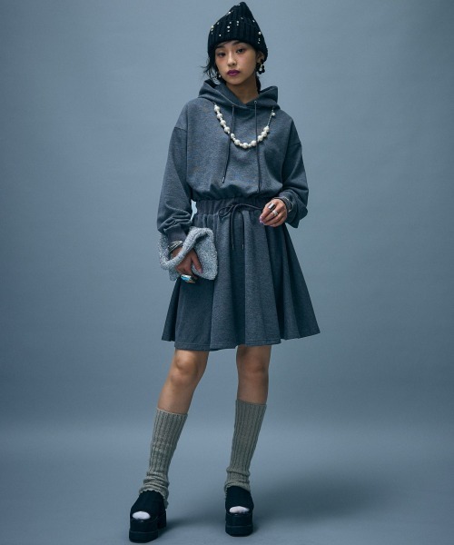 GEVS.(ジェイヴィス)の「フーディスウェットミニワンピース<大きいサイズ有>GEVS.(ワンピース・レディース・チャコール/カーキ・4L/L/M/3L/5L/LL)」の9枚目の写真