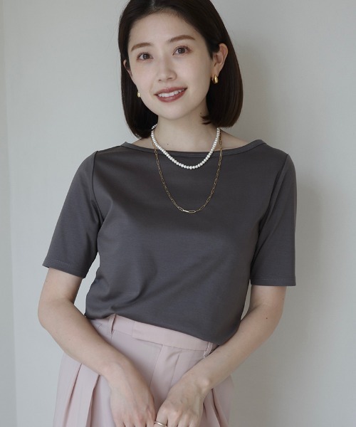 anuans(アニュアンス)の「【WEB限定】シルクタッチコットンボートネックTシャツ(Tシャツ/カットソー・レディース・ブラック/チャコールグレー/ホワイト・FREE)」の3枚目の写真