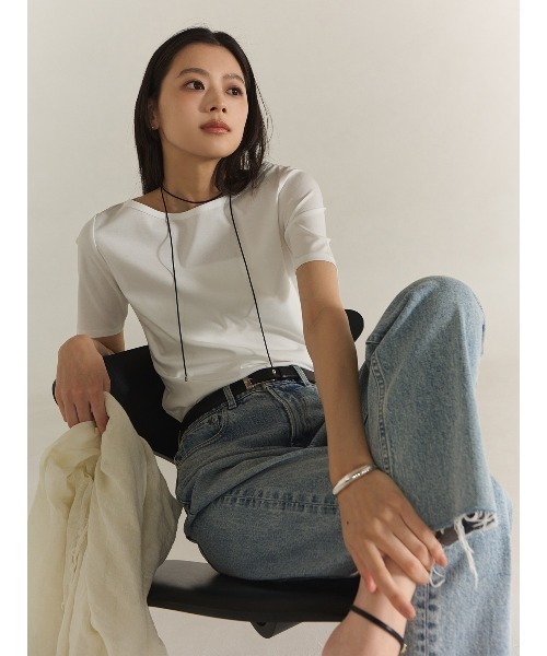 anuans(アニュアンス)の「【WEB限定】シルクタッチコットンボートネックTシャツ(Tシャツ/カットソー・レディース・ブラック/チャコールグレー/ホワイト・FREE)」の9枚目の写真