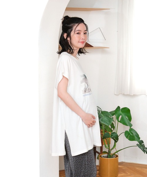 LEPSIM(レプシィム)の「【産前・産後対応】マタニティ/フォトプリントフレンチスリーブT 1046921(マタニティウェア/グッズ・レディース・ブラウン/チャコールグレー/オフホワイト・FREE)」の5枚目の写真