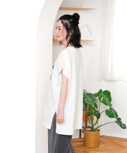 LEPSIM(レプシィム)の「【産前・産後対応】マタニティ/フォトプリントフレンチスリーブT 1046921(マタニティウェア/グッズ・レディース・ブラウン/チャコールグレー/オフホワイト・FREE)」の6枚目の写真