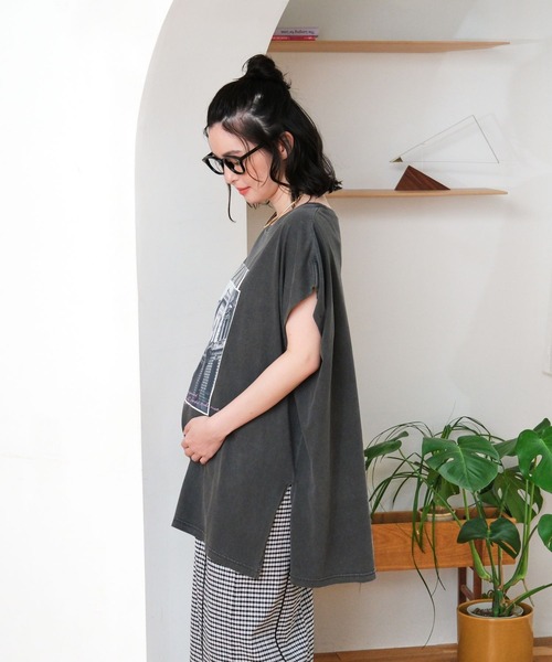 LEPSIM(レプシィム)の「【産前・産後対応】マタニティ/フォトプリントフレンチスリーブT 1046921(マタニティウェア/グッズ・レディース・ブラウン/チャコールグレー/オフホワイト・FREE)」の12枚目の写真