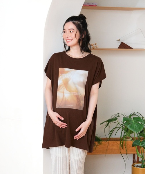 LEPSIM(レプシィム)の「【産前・産後対応】マタニティ/フォトプリントフレンチスリーブT 1046921(マタニティウェア/グッズ・レディース・ブラウン/チャコールグレー/オフホワイト・FREE)」の17枚目の写真