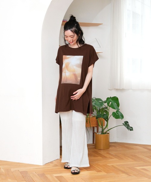 LEPSIM(レプシィム)の「【産前・産後対応】マタニティ/フォトプリントフレンチスリーブT 1046921(マタニティウェア/グッズ・レディース・ブラウン/チャコールグレー/オフホワイト・FREE)」の20枚目の写真