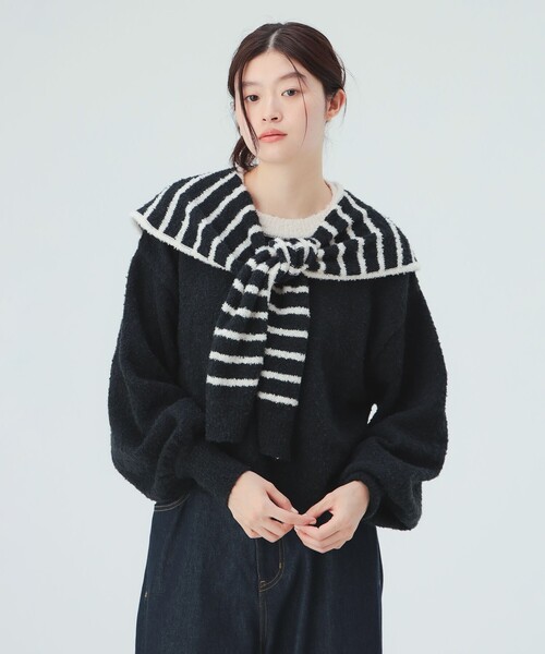 BEAMS HEART(ビームスハート)の「肩掛け風 ニット(ニット/セーター・レディース・ホワイト系その他5/ネイビー/レッド・FREE)」の1枚目の写真