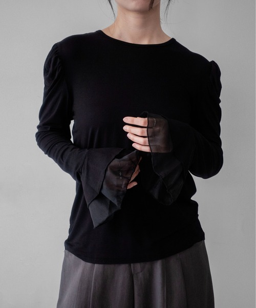 on:nue(オンニュ)の「【on:nue】パワショルティアードフレアスリーブカットソー /26-27 AW COLLECTION(Tシャツ/カットソー・レディース・ホワイト/ブラック/グレー・FREE)」の2枚目の写真