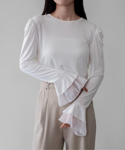 on:nue(オンニュ)の「【on:nue】パワショルティアードフレアスリーブカットソー /26-27 AW COLLECTION(Tシャツ/カットソー・レディース・ホワイト/ブラック/グレー・FREE)」の4枚目の写真
