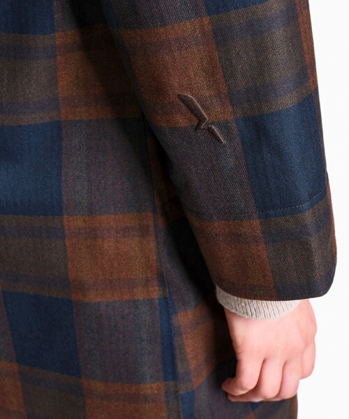 AIGLE（エーグル）の「透湿防水 2レイヤー コットンタッチ チェック柄ロングコート（ステンカラーコート・レディース・ネイビー・38/36/35）」の6枚目の写真