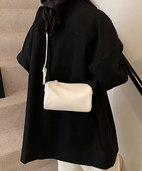 yuue' ( wear )（ユーイ）の「2WAYスクエアミニショルダーバッグ/ミニペットボトル収納可（ショルダーバッグ・レディース・ブラック/レッド/アイボリー・FREE）」の6枚目の写真