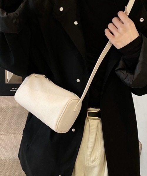 yuue' ( wear )（ユーイ）の「2WAYスクエアミニショルダーバッグ/ミニペットボトル収納可（ショルダーバッグ・レディース・ブラック/レッド/アイボリー・FREE）」の7枚目の写真