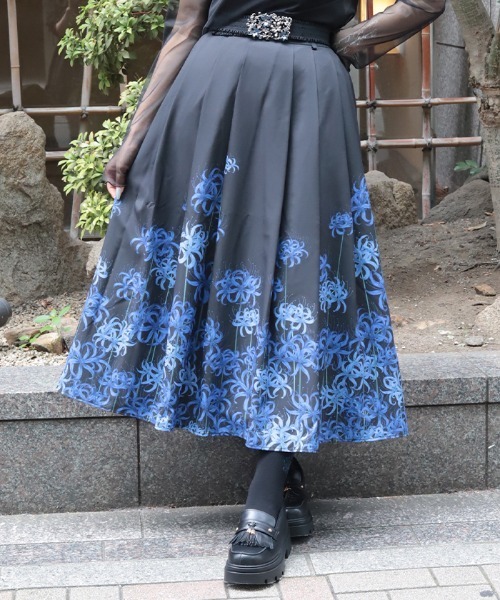 フォクシーお盆休み季節外れ 価格ロングカーデミッドナイトネイビー96120円 彼岸花柄SK（スカート）｜axes femme（アクシーズファム）の