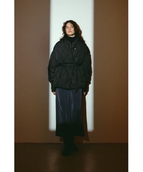 RIM.ARK(リムアーク)の「【26FW OUTER PRE ORDER】Dolman short down(ドルマン ショート ダウン)(テーラードジャケット・レディース・ブラック/グレイッシュベージュ/アイボリー・FREE)」の17枚目の写真