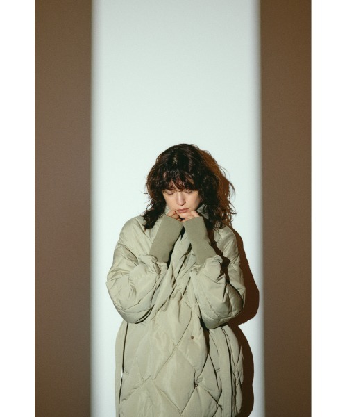 RIM.ARK(リムアーク)の「【26FW OUTER PRE ORDER】Dolman short down(ドルマン ショート ダウン)(テーラードジャケット・レディース・ブラック/グレイッシュベージュ/アイボリー・FREE)」の11枚目の写真