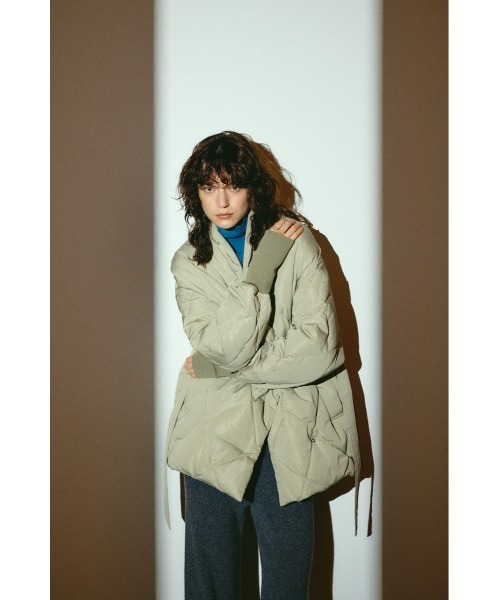 RIM.ARK(リムアーク)の「【26FW OUTER PRE ORDER】Dolman short down(ドルマン ショート ダウン)(テーラードジャケット・レディース・ブラック/グレイッシュベージュ/アイボリー・FREE)」の14枚目の写真