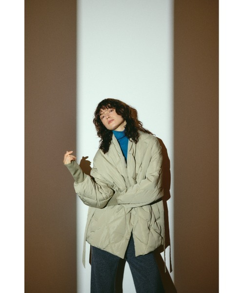 RIM.ARK(リムアーク)の「【26FW OUTER PRE ORDER】Dolman short down(ドルマン ショート ダウン)(テーラードジャケット・レディース・ブラック/グレイッシュベージュ/アイボリー・FREE)」の15枚目の写真