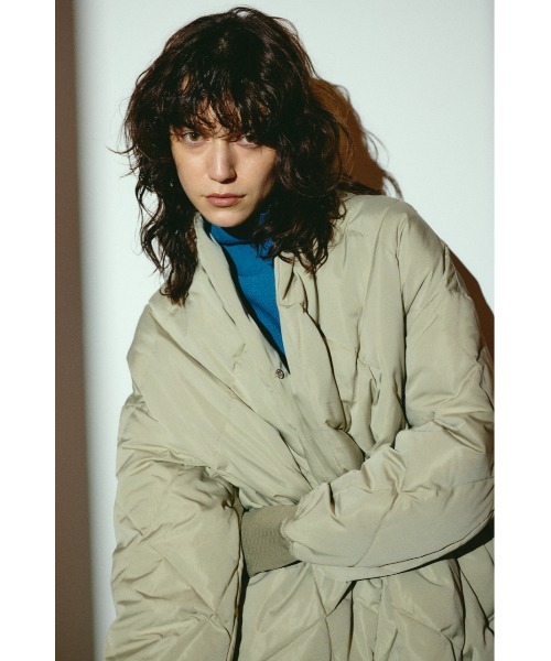 RIM.ARK(リムアーク)の「【26FW OUTER PRE ORDER】Dolman short down(ドルマン ショート ダウン)(テーラードジャケット・レディース・ブラック/グレイッシュベージュ/アイボリー・FREE)」の16枚目の写真