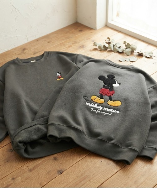 Disney(ディズニー)の「【DISNEY/ディズニー】ミッキーマウス・ベイマックス サガラ刺繍 クルーネックスウェット(裏起毛) ユニセックス(スウェット・レディース・オフホワイト/ブラック/グレイッシュベージュ/スミクロ・LARGE/MEDIUM)」の3枚目の写真
