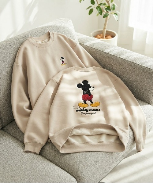 Disney(ディズニー)の「【DISNEY/ディズニー】ミッキーマウス・ベイマックス サガラ刺繍 クルーネックスウェット(裏起毛) ユニセックス(スウェット・レディース・オフホワイト/ブラック/グレイッシュベージュ/スミクロ・LARGE/MEDIUM)」の4枚目の写真