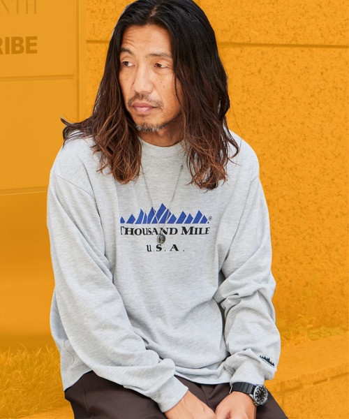 THOUSAND MILE(サウザンドマイル)の「THOUSAND MILE/サウザンドマイル LONG SLEEVE T-SHIRT TM LOGO ロンT フロントプリント ブランドロゴ 刺繍 ドロップショルダー アウトドア 2026秋冬 秋服(Tシャツ/カットソー・メンズ・ホワイト/ブラック/グレー・M/L/XL/XS)」の1枚目の写真