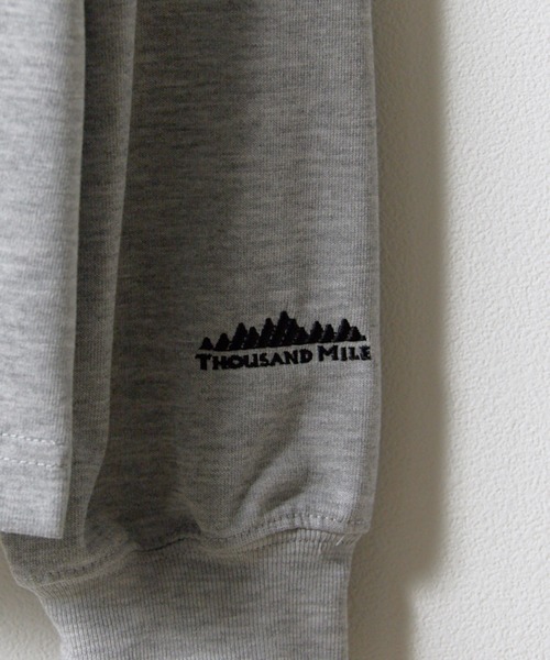 THOUSAND MILE(サウザンドマイル)の「THOUSAND MILE/サウザンドマイル LONG SLEEVE T-SHIRT TM LOGO ロンT フロントプリント ブランドロゴ 刺繍 ドロップショルダー アウトドア 2026秋冬 秋服(Tシャツ/カットソー・メンズ・ホワイト/ブラック/グレー・M/L/XL/XS)」の6枚目の写真