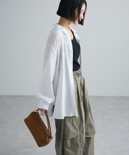 Green　Parks（グリーンパークス）の「【しゃれシャツ】2wayシャーリングシャツ（シャツ/ブラウス・レディース・ネイビー/ピンク/オフホワイト/ベージュ/キャメル・FREE）」の17枚目の写真