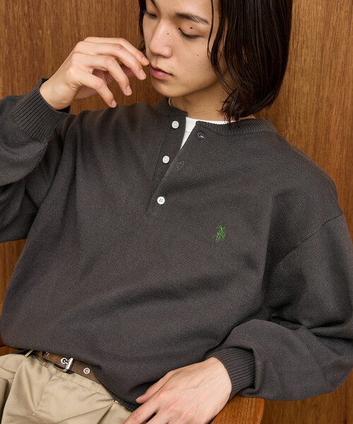 U.S. POLO ASSN.(ユーエスポロアッスン)の「U.S. POLO ASSN. × PUBLUX/ユーエスポロアッスン 別注 スウェットライク ワンポイント刺繍 ヘンリーネック ニット プルオーバー 限定展開(ニット/セーター・メンズ・ライトグレー/チャコールグレー/ブラック/ネイビー・MEDIUM/LARGE/SMALL)」の16枚目の写真