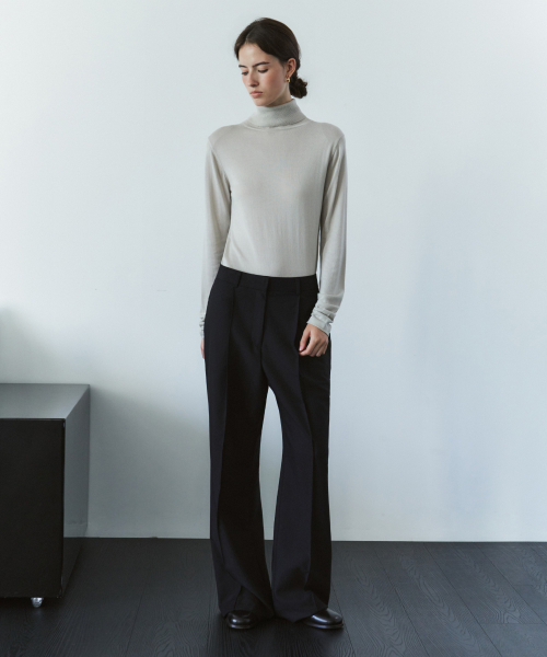 SIYAZU（シヤジュ）の「SIPT7213 bootカット ピンタック スラックス_ブラック（スラックス・レディース・ブラック・SMALL/MEDIUM/LARGE）」の3枚目の写真